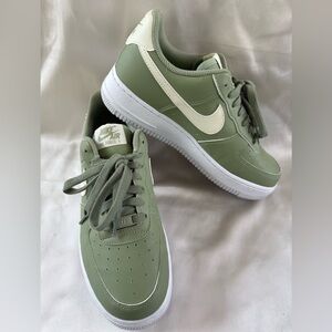 Nike Air Force 1 '07 EXCELLENT CONDITION.  Women's 8/Mens 6.5